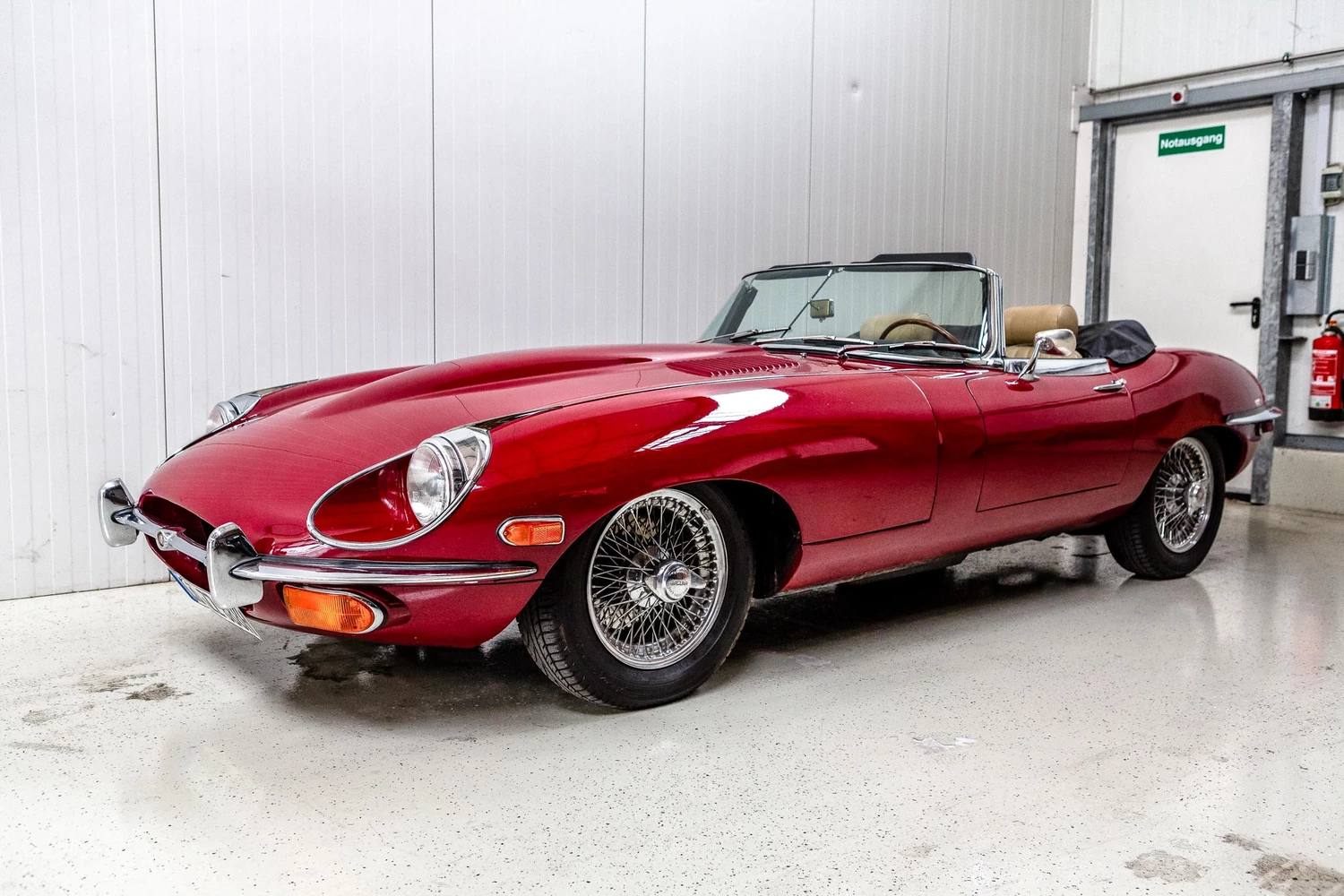 1970 Jaguar E-Type 4.2 Serie 2 Roadster — image 1 of 108