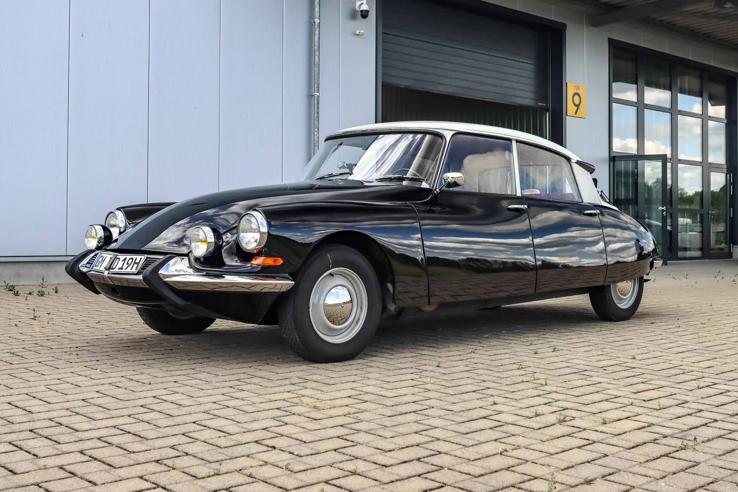 1966 Citroen ID 19 — image 1 of 143