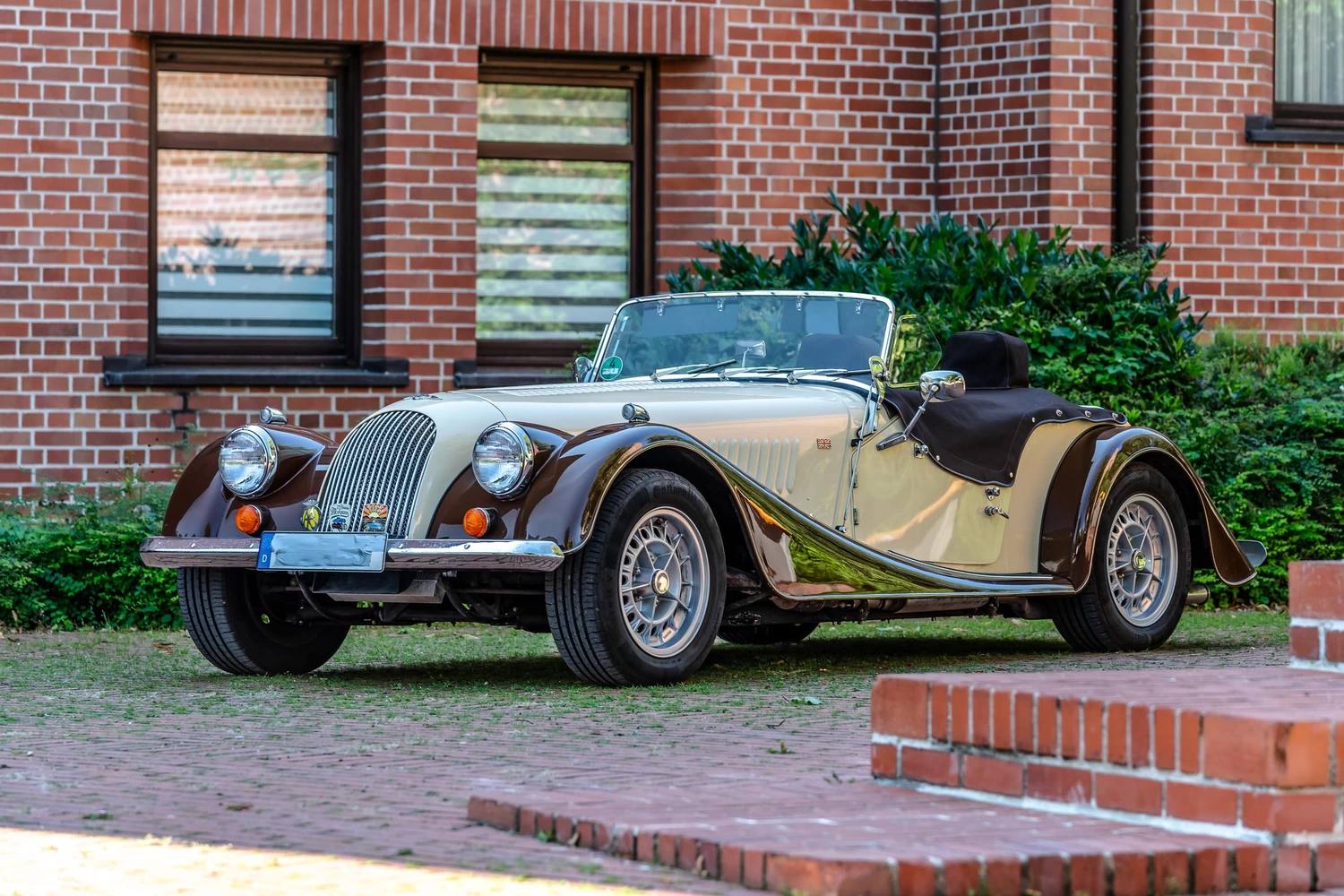 1993 Morgan Plus 8 — image 1 of 115