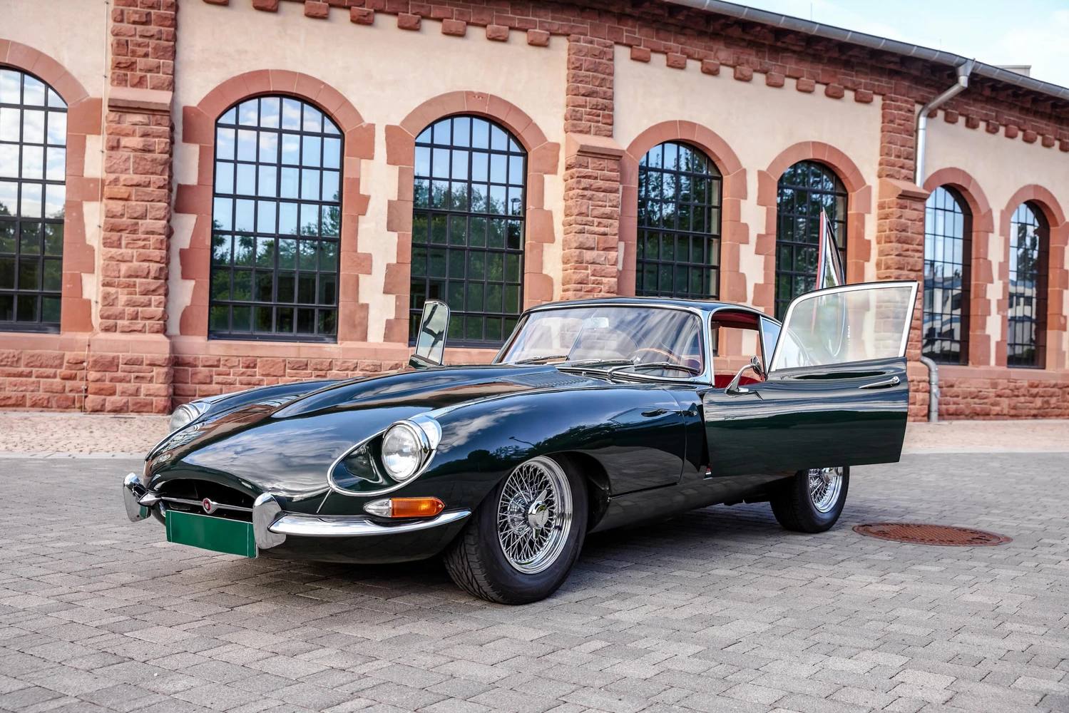 1966 Jaguar E-Type 4.2 Serie 1 — image 1 of 147