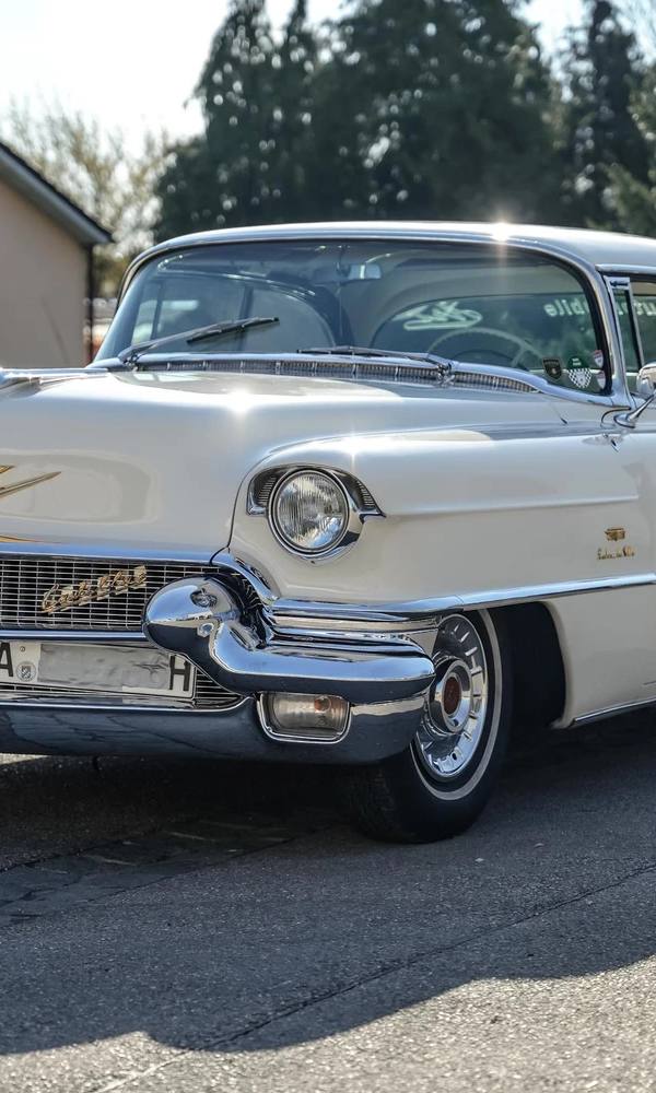 Sedan Deville 4 Door Hardtop